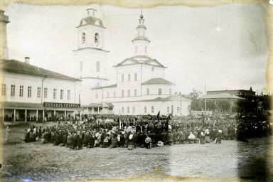 Молебен на площади города Тотьма, отправка на Первую мировую войну