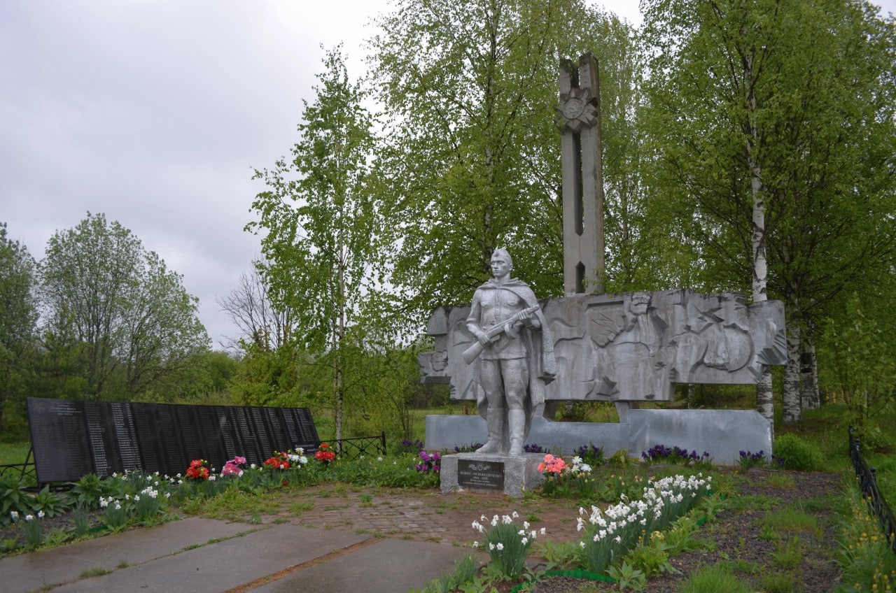 Памятник «Воину-освободителю» в пос.Царева 3
