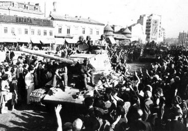 Бухарест приветствует советские войска
